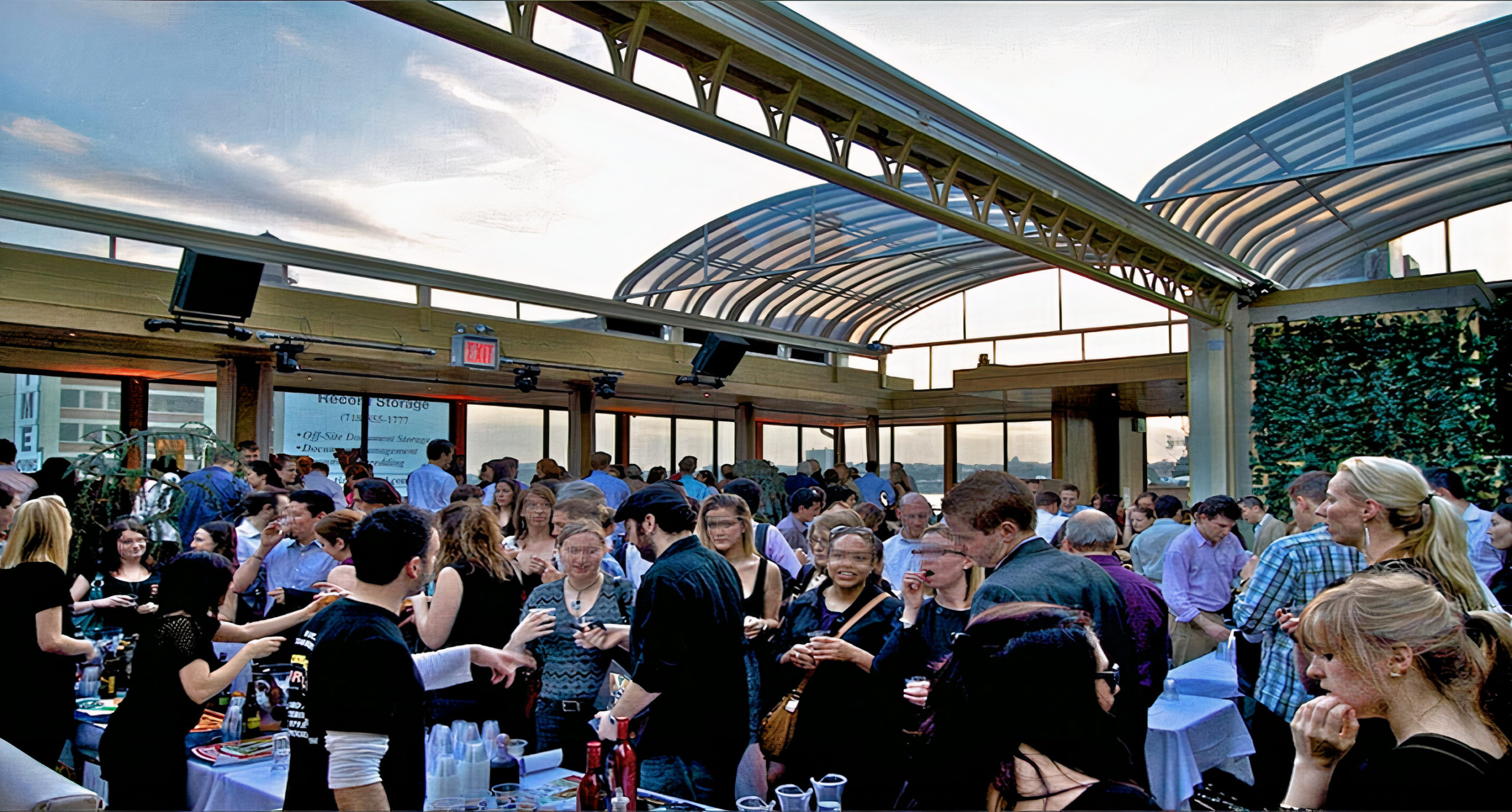 Hero Background - Professional retractable enclosures and telescopic pool enclosures